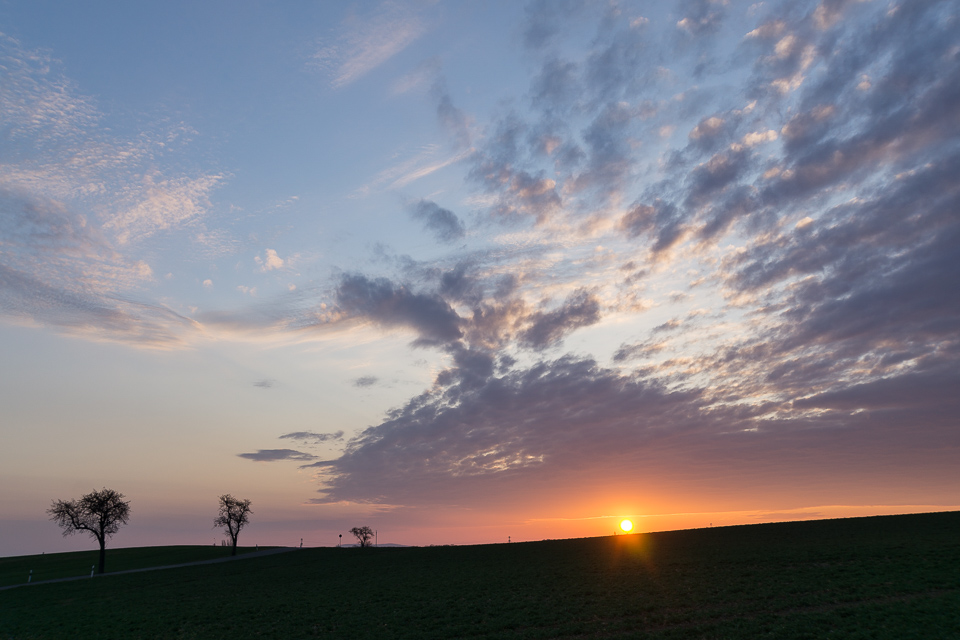 Sonnenaufgang am 11.04.2018 an der Autobahnauffahrt Marsdorf